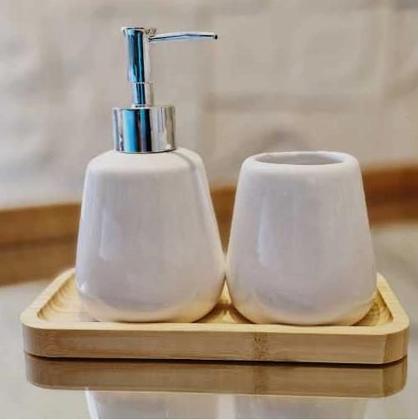 Imagem de Kit Banheiro Lavabo 2 Peças Bandeja de Bambu Sabonete Líquido Suporte para Escovas Em Cerâmica Luxo