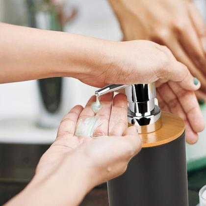 Imagem de Kit Banheiro Moderno Conjunto com Lixeira Porta Escova de Dente Dispenser Escova Sanitária Bambu