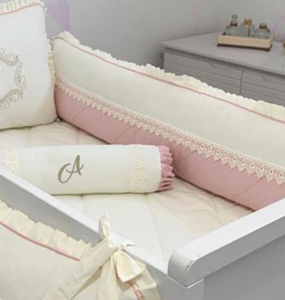 Imagem de Kit Berço Palha com Rose - Personalizado com a Inicial do Bebê - 08 Peças  - Menina