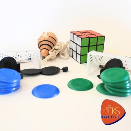 Imagem de Kit Brinquedos 3x1 - Pião, Cubo e jogo de botões