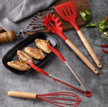 Imagem de Kit c/ 12 peças utensílios de silicone com cabo de madeira