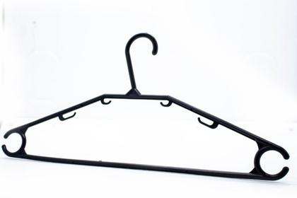 Imagem de Kit cabides pretos reforçados mais 24 super prendedores sem mola não enferruja a roupa