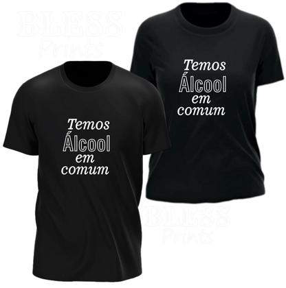 Imagem de Kit Casal 2 Camisetas Temos Alcool Em Comum