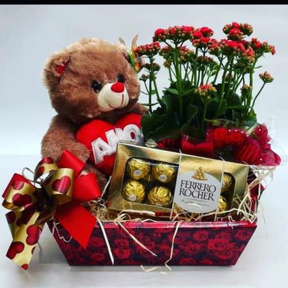 Imagem de kit Cesta de Presentes com Pelucia Flores e chocolate