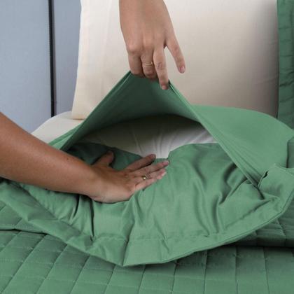Imagem de Kit Cobre Leito Colcha Bellini Queen Dupla Face Percal 300 Fios Textura Matelassê 3 Peças - Verde