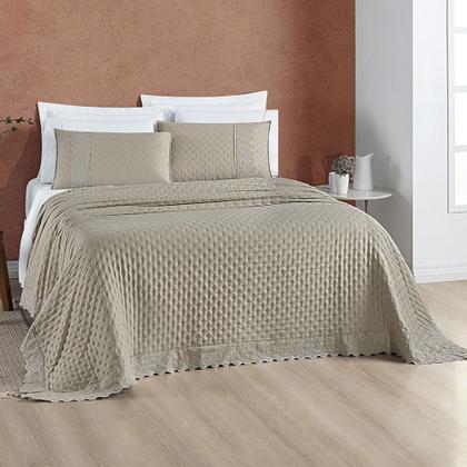 Imagem de Kit Cobre Leito Colcha Bouclê Casal Padrão Laise Bordada Micropercal 200 Fios 3 Peças - Bege Taupe