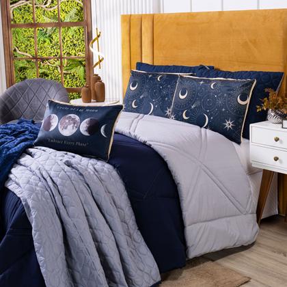 Imagem de Kit Cobre Leito Colcha KING Astros Azul Marinho com Almofada Estampada 06 Peças Dupla Face Percal 300 Fios Toque Macio Acetinado Matelado