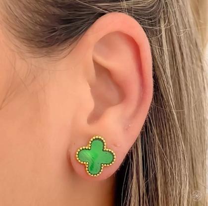 Imagem de Kit Colar e Brincos com Pingente Flor trevo Verde Esmeralda Corrente Elo Português Folheado Ouro Conjunto Par de Brinco