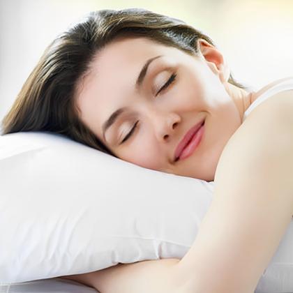 Imagem de Kit Com 04 Travesseiros Algodão 100% Percal 180 Fios para dormir de lado enchimento com Fibra Siliconada Extra Macio