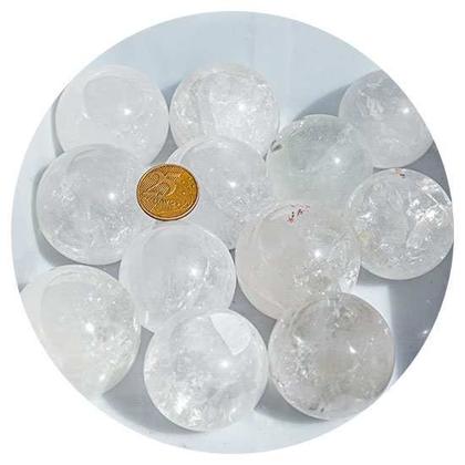 Imagem de Kit com 05 Mini Esferas de Pedra Cristal Natural de 45 a 50 mm - Tipo B - ATACADO