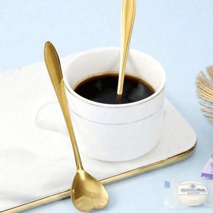 Imagem de Kit com 10 colheres de sobremesa de coração.