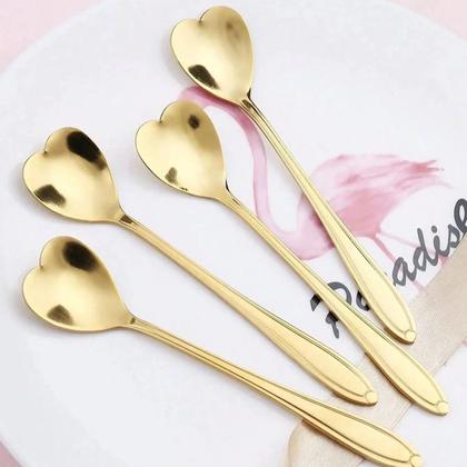 Imagem de Kit com 10 colheres de sobremesa de coração.