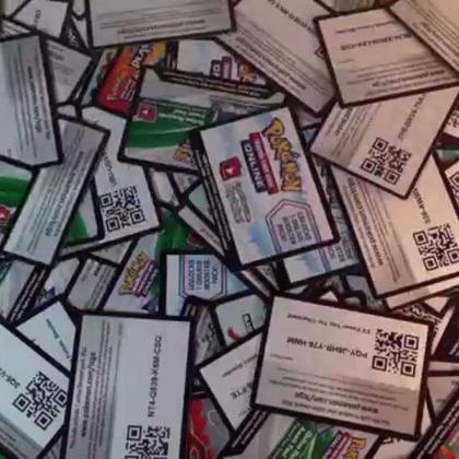 Imagem de Kit com 100 Cartas Pokemon Codigo Online Pokemon TCG Live