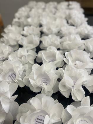 Imagem de Kit com 100 forminhas para doce em papel - Modelo Camélia