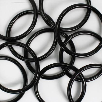 Imagem de Kit Com 100 Unidades de Argola Aro Plástico Preto 7,9cm Espessura 6mm