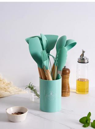 Imagem de Kit com 12 peças Utensílios de Cozinha Silicone e Cabo de Madeira Bambu Jogo BPA FREE Espátula Colher Concha VERDE