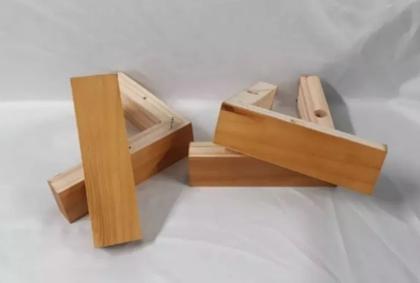 Imagem de Kit Com 16 Pés De 5cm Madeira Cantoneira Mel P/ Móveis Geral E Sofá