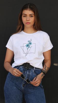 Imagem de KIT com 2 Camisetas femininas estampas e cores variadas,.