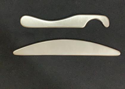 Imagem de Kit com 2 Instrumentos de Liberação Miofascial Iastm Meia Lua e Gancho em Inox