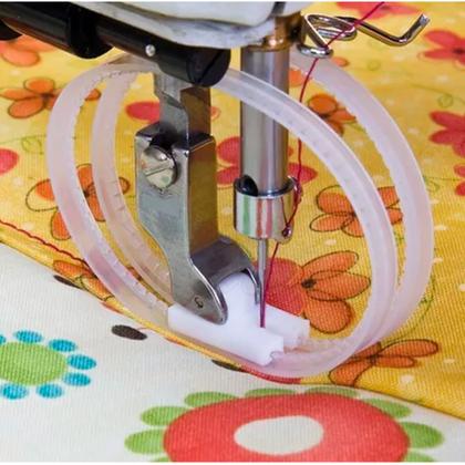 Kit com 3 calcadores de teflon rodizio com correia deslizante para couro reta industrial - ADB ACESSORIOS PARA PATCHWORK Imagem de Kit com 3 calcadores de teflon rodizio com correia deslizante para couro reta industrial