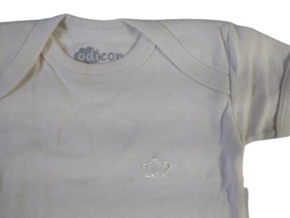 Imagem de Kit com 3 Peças do Body Liso e Bordado Manga Curta Algodão. O bebê mais lindo e bem fresquinho neste calor. Bordado e cores deixam o bebê uma fofura