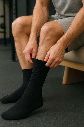 Imagem de Kit com 30 pares de meias cano longo preta macia confortável