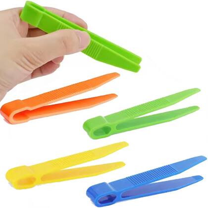 Imagem de Kit Com 4 Pinças Coloridas De Plástico Educativa Brinquedo