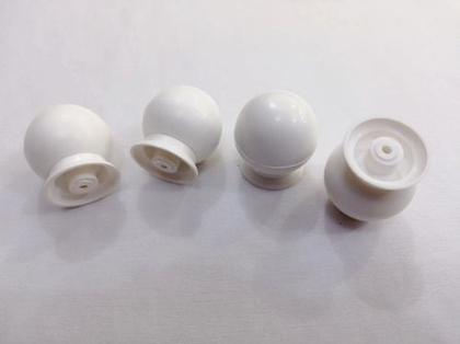 Imagem de Kit com 4 Puxadores Para Gaveta Cômoda Armário Guarda Roupa Formato de Bolinha Plástico Branco