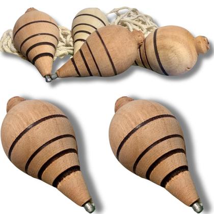Imagem de Kit Com 6 Piões Madeira Com Ponta Arredondada Brinquedo Antigo Retrô Acompanha Fieira Clássico Divertido Festa Junina Brincadeiras