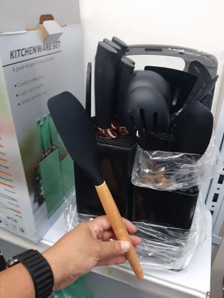 Imagem de Kit Completo de Utensílios de Cozinha em Silicone 19 Peças Antiaderente e Resistente ao Calor para um Cozinhar Prático