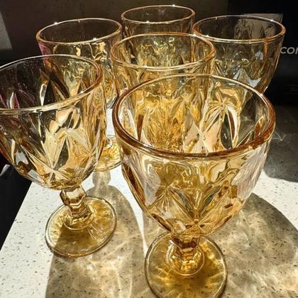 Imagem de Kit Conjunto 6 Taças Copo Vidro 325ml Diamond Gold Dourado Dia das Mães Aniversário Casamento Natal Fim de Ano Festa Evento Mesa Posta Café da Manhã