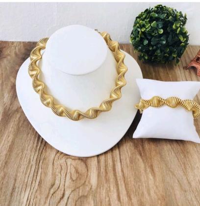 Imagem de Kit Conjunto Colar Choker + Pulseira Torcido Mola Elos Andulado Folheado Ouro 18k Prata Tendência Blogueira