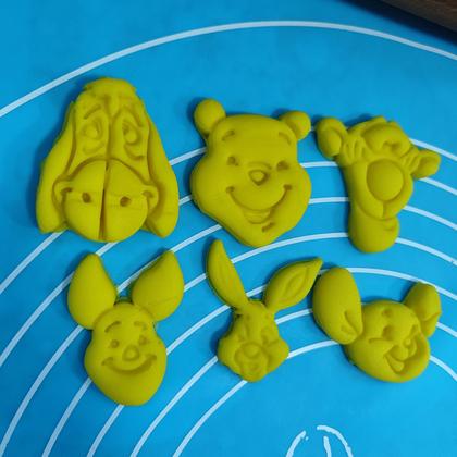 Imagem de Kit Cortador Biscoito Ursinho Pooh com 6 Personagens