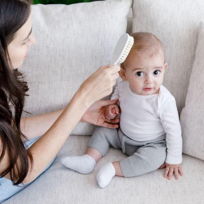 Imagem de Kit Cuidados Escova e Pente Buba Cerdas Naturais Branco