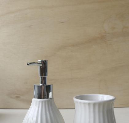 Imagem de Kit de banheiro em cerâmica com 3 peças 