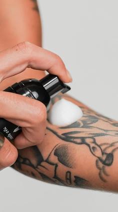 Imagem de Kit de cuidados pós-tatuagem Mad Rabbit Balm 50 ml e espuma de lavagem 60 ml