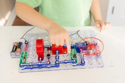 Imagem de Kit de exploração eletrônica Snap Circuits Extreme SC-750