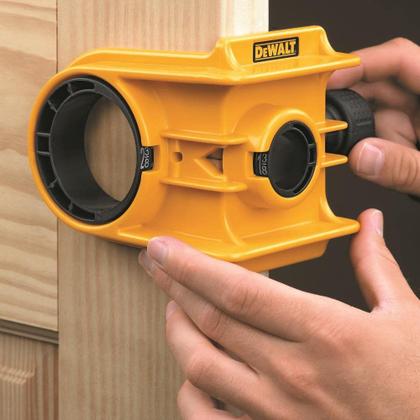 Imagem de Kit de Instalação de Fechadura de Porta DEWALT com Design C-Clamp - D180004
