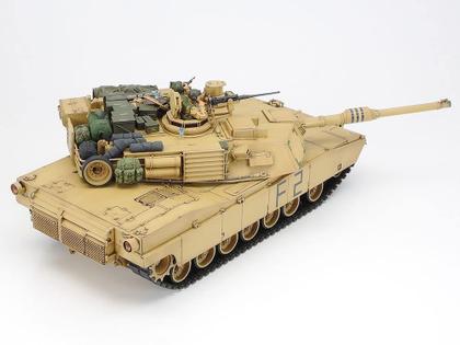 Imagem de Kit de modelos Tamiya Models M1A2 Abrams em escala 1/35 com figuras