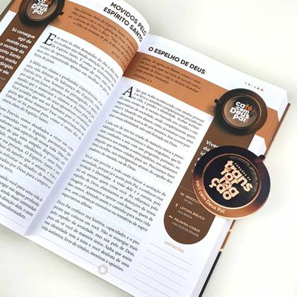 Kit Devocional Café com Deus Pai 2025 + 365 Mensagens Diárias com Charles Spurgeon Girassol - Editora Vélos Imagem de Kit Devocional Café com Deus Pai 2025 + 365 Mensagens Diárias com Charles Spurgeon Girassol