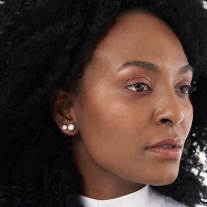 Imagem de Kit duplo 2 pares brincos pérola banhado a ouro 18k mimoo joias