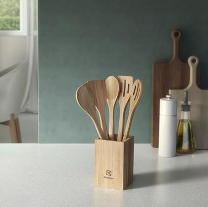 Imagem de Kit electrolux de 4 potes hérmeticos com tampa de bambu e 6 utensilios bambu