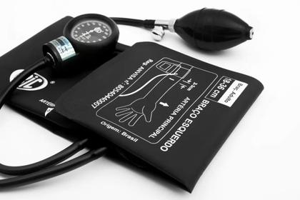 Imagem de Kit Esfigmomanômetro BIC NEW INNOVA PLUS Sem Custuras + Estetoscópio BLACK Duplo Rappaport P. A. MED Com Garantia
