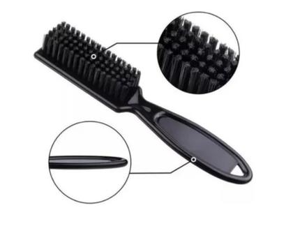 Imagem de Kit Essencial Para Barbeiros ESPANADOR + BORRIFADOR + NAVALHETE + ESCOVINHA