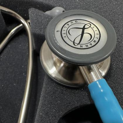 Imagem de Kit Estetoscópio Littmann + Esfigmo + Case - Cores Variadas