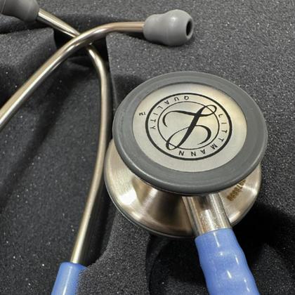 Imagem de Kit Estetoscópio Littmann + Esfigmo + Case - Cores Variadas