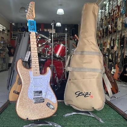 Imagem de Kit Guitarra Seizi Katana Musashi Fun Desert Gold HSS + Caixa