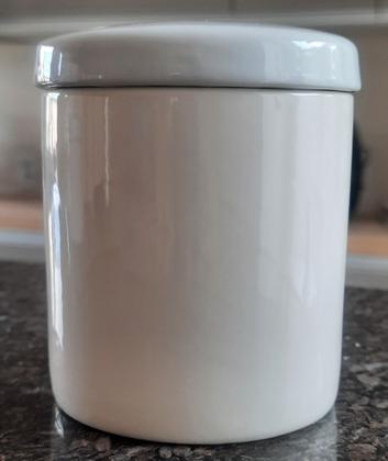 Imagem de Kit higiene bebê 3 peças com tampa em Porcelana forte resistente branca e bege