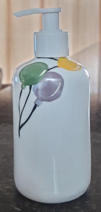 Imagem de Kit higiene bebê 4 peças em Porcelanas branca forte resistente com tampa em detalhe de balão
