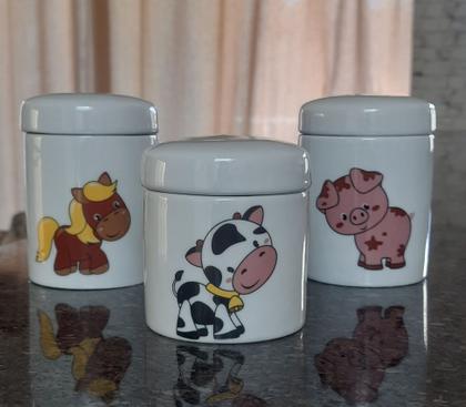 Imagem de Kit higiene bebê Fazendinha 5 peças - potes e porta álcool - Peças Porcelana